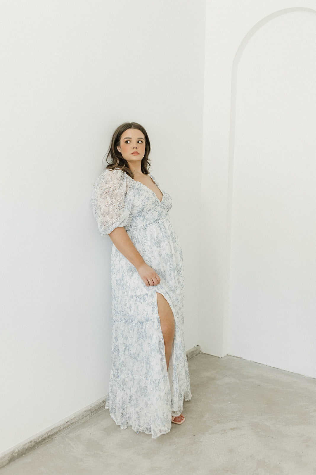 Daphne High Slit Eyelet Detail Maxi Dress in Blue and White Floral - Inclusive Sizing