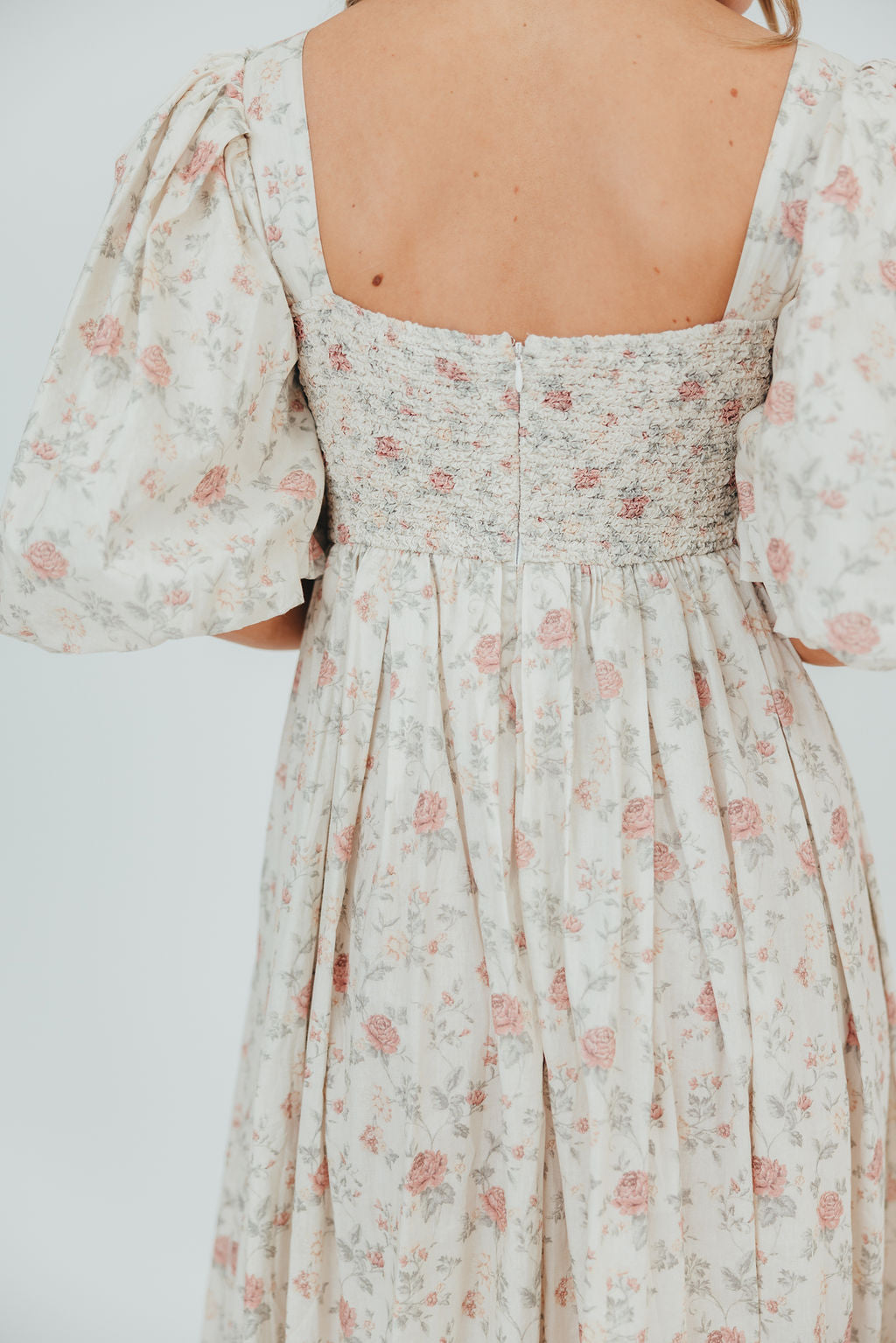 Harlow Maxi Dress in Off-White Floral - Bump Friendly & Inclusive Sizing (S-3XL) *Final-Sale*